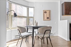 Dining - Amazing Gold Coast 1BR w/ Deck, Gym & Lounge, 1 block to L, by Blueground (Chicago)