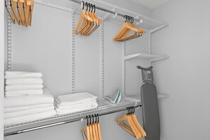 Interior - Amazing Gold Coast 1BR w/ Deck, Gym & Lounge, 1 block to L, by Blueground (Chicago)