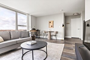 TV, stereo - Modern Edgewater 1BR w/ Gym, Deck & Lounge, 5 blocks to L, by Blueground (Chicago)