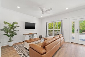 Smart TV - New Build (2022) + New Owner Discount (Santa Rosa Beach)