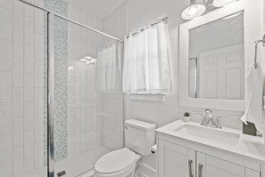 Combined shower/tub, towels, soap, shampoo
