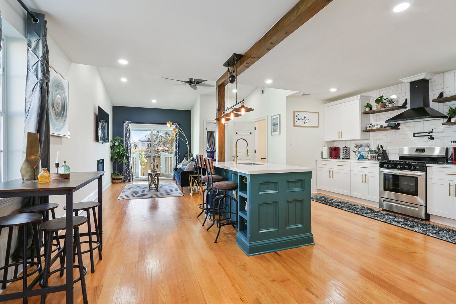 Spacious&New 3 BR House, Free parking, near treme