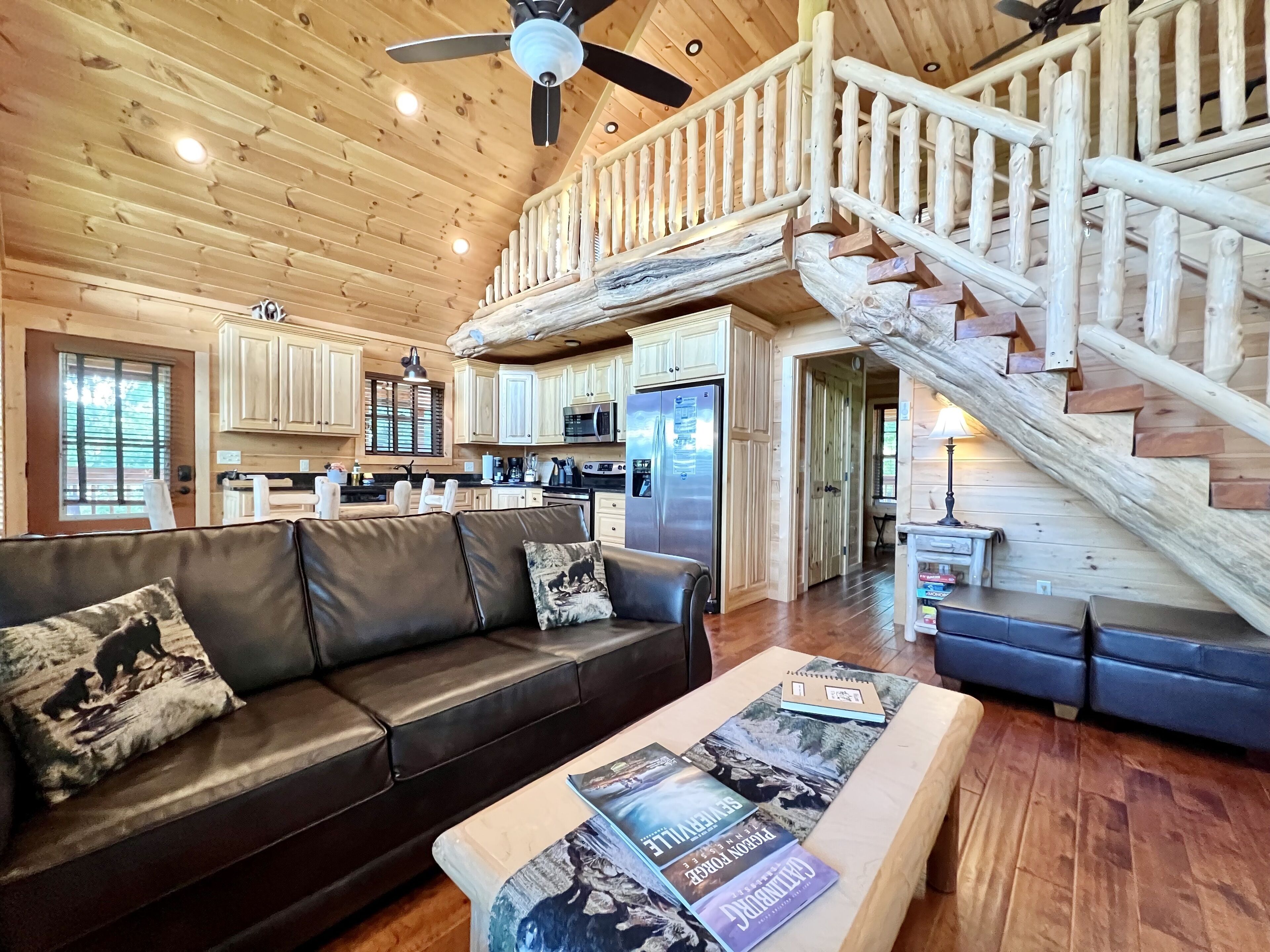 New Listing! Luxury Mountaintop Getaway with king beds, WiFi & gorgeous views!