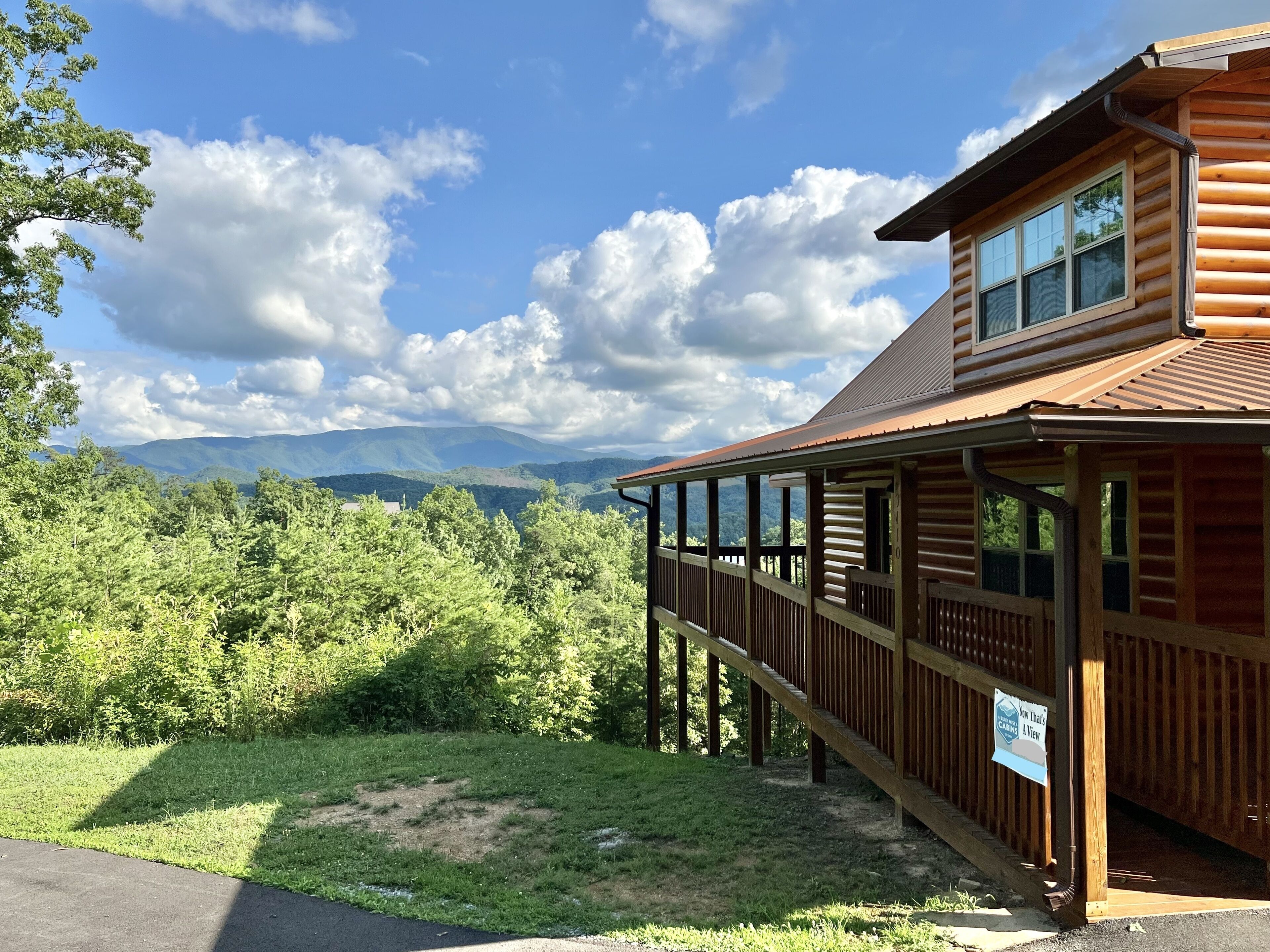 New Listing! Luxury Mountaintop Getaway with king beds, WiFi & gorgeous views!