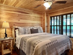2 bedrooms, iron/ironing board, free WiFi, bed sheets - Luxury Mountaintop Getaway with, Fire Pit, New Hot Tub, WiFi & Gorgeous Views! (Sevierville)