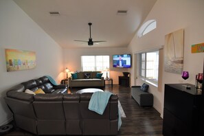 TV - Villa with private heated pool (Port Richey)