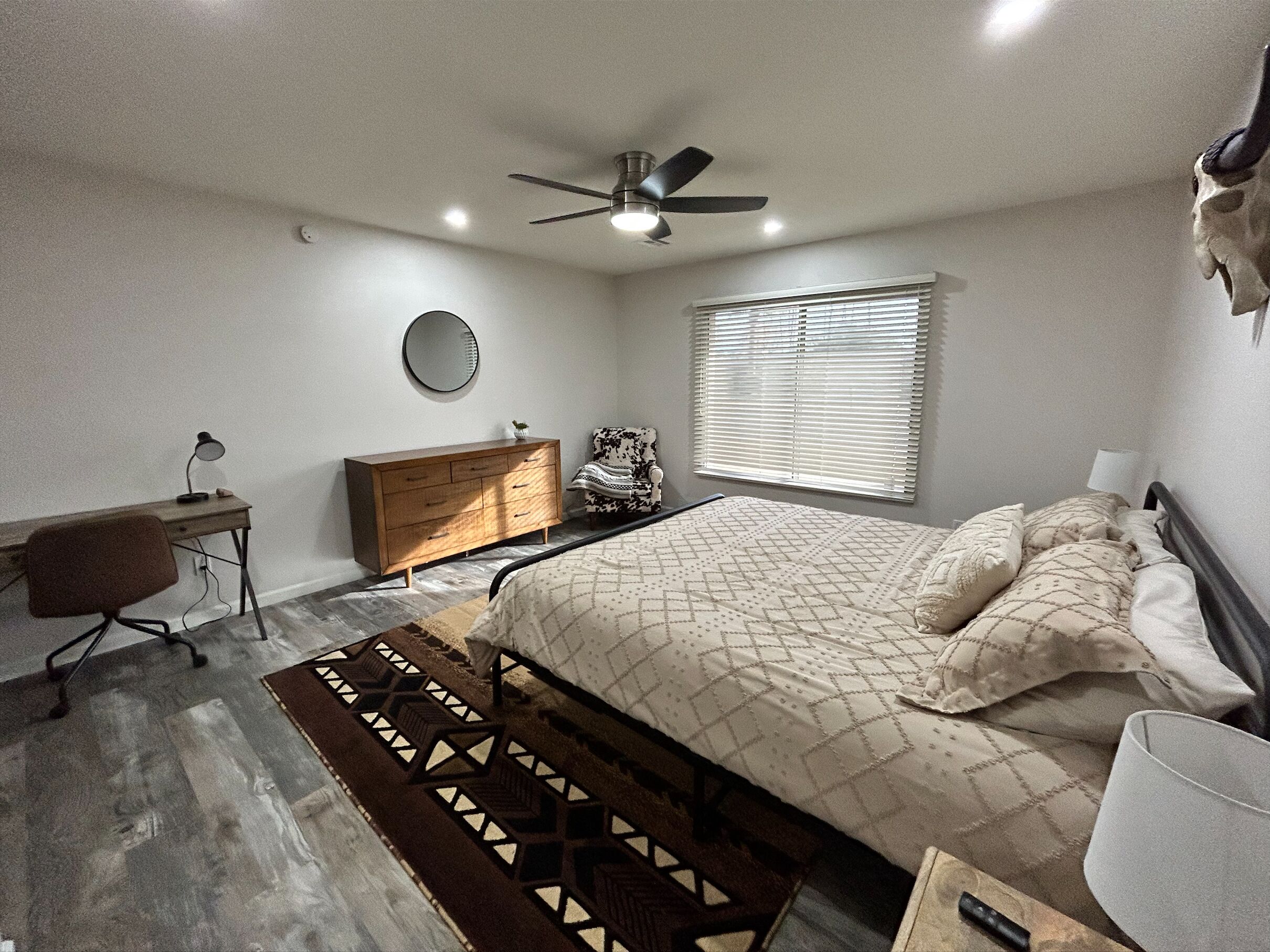 3 bedrooms, desk, iron/ironing board, free WiFi