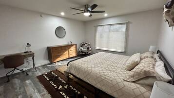 3 bedrooms, desk, iron/ironing board, free WiFi