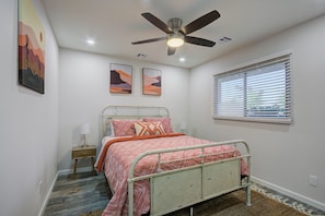 3 bedrooms, desk, iron/ironing board, free WiFi - OLD TOWN- QUIET NEIGHBORHOOD- PERFECT LOCATION (Scottsdale)
