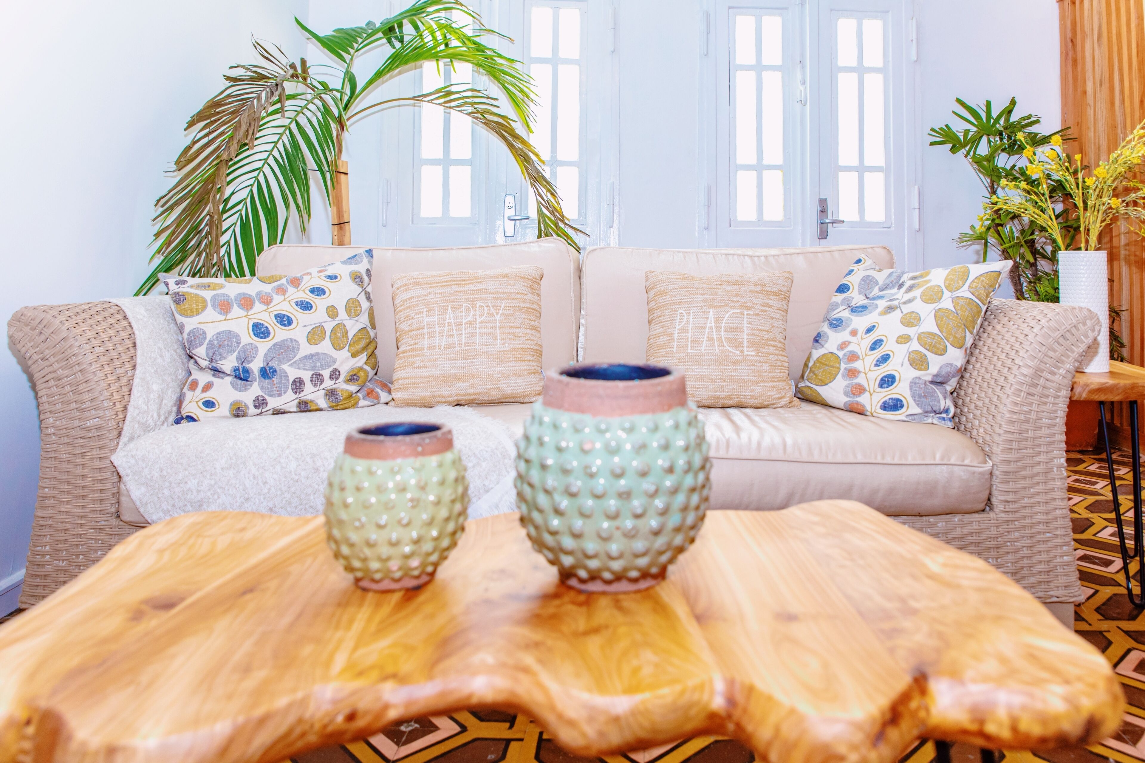 Nature Inspired Decor walking distance from everything. AC/Hot water & Fast wifi