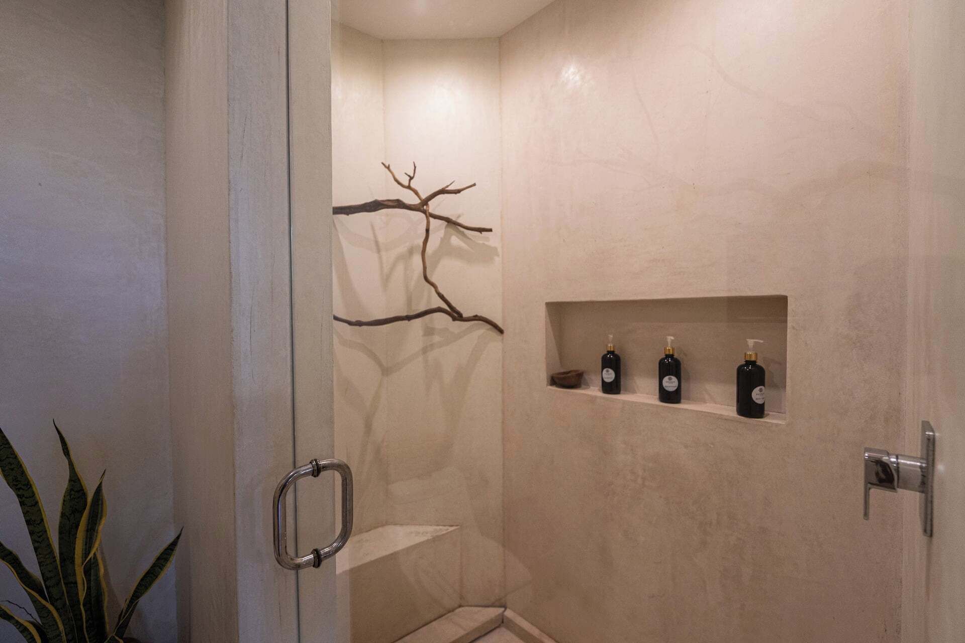 Private Deck & Tub Suite | Bathroom shower