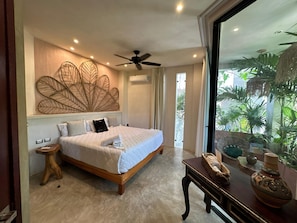 Design Crystal Suite | Allergiatestatut vuodevaatteet, minibaari, yksilöllisesti sisustettu