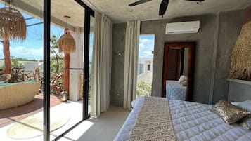 Shower, rainfall showerhead, free toiletries, hair dryer