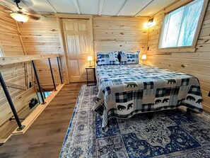 Superior Cabin | Premium bedding, memory foam beds, free WiFi, bed sheets - Hillcrest Motel (Rapid River)