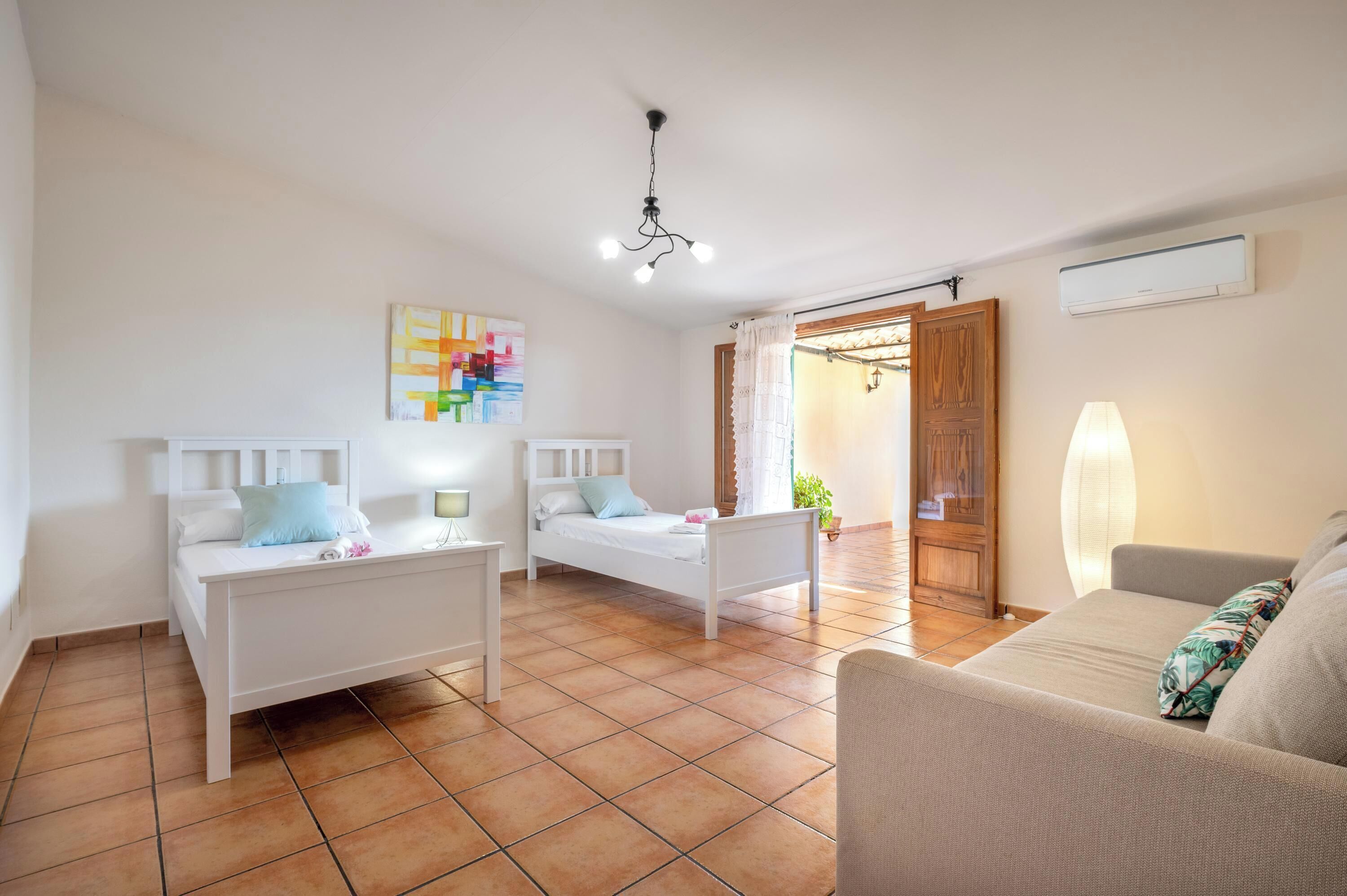 2 dormitorios, tabla de planchar con plancha, wifi gratis y ropa de cama