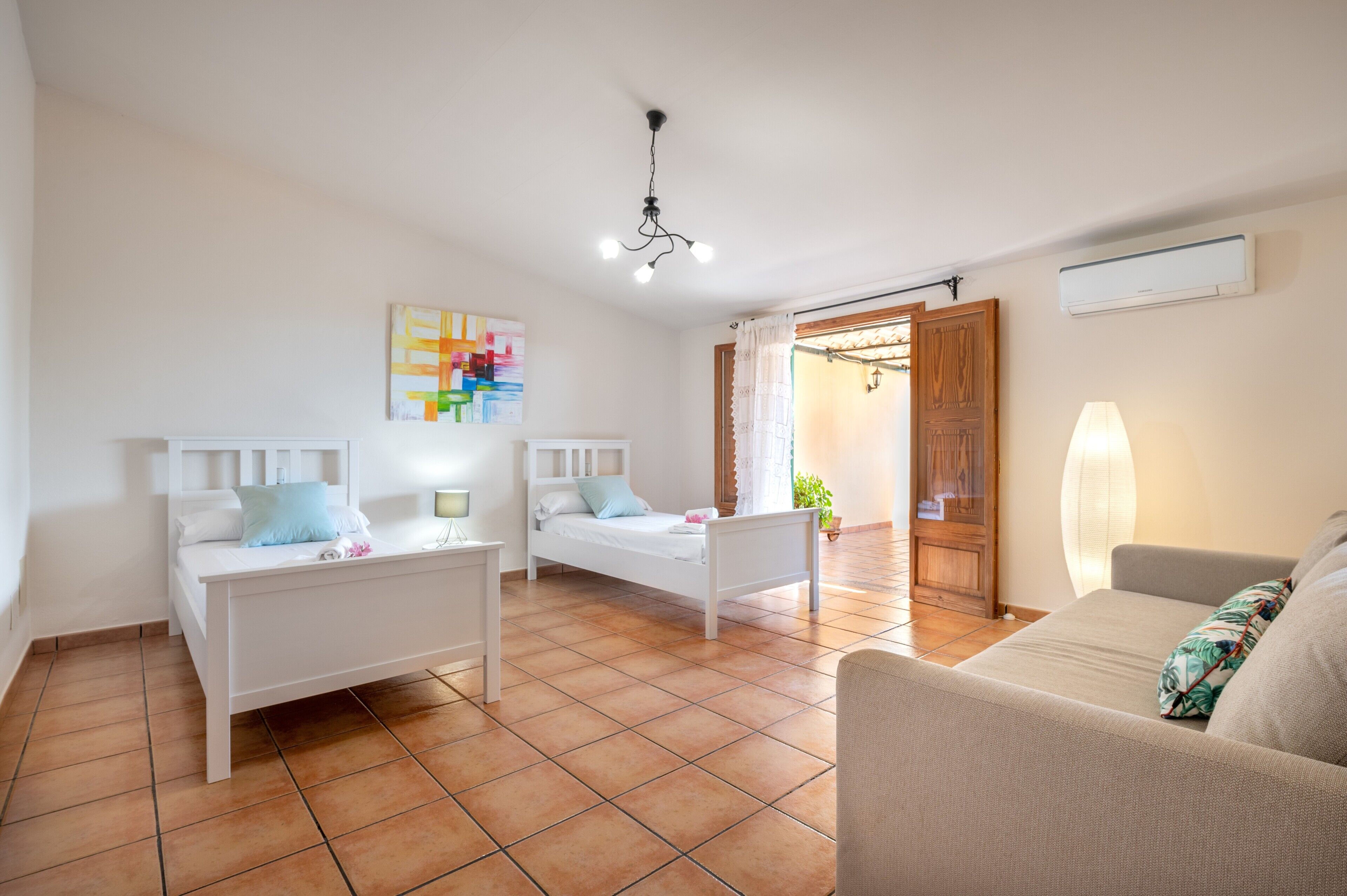 2 habitaciones, tabla de planchar con plancha y wifi gratis 