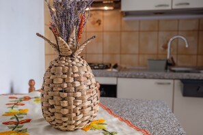 Refrigerador, horno, parrilla de estufa y periquera 