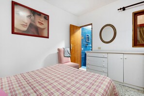 2 habitaciones, tabla de planchar con plancha y wifi gratis 