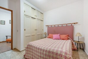 2 habitaciones, tabla de planchar con plancha y wifi gratis 