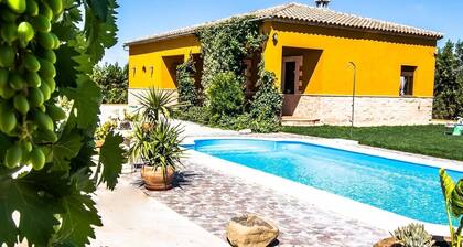 LĂ€ndliches Ferienhaus 'Villa Lucrecia' mit Pool & WLAN