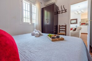 2 chambres, fer et planche à repasser, Wi-Fi gratuit, draps fournis