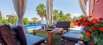 Holiday Home "Villa Felisa in Sevil" with Pool and Wi-Fi