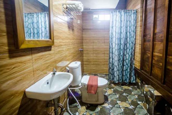 Bathroom | Shower, hydromassage showerhead, towels