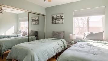 3 soverom, strykejern/-brett, reiseseng for barn og wi-fi (inkludert)