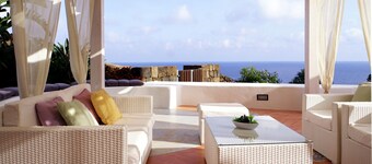 Holiday Home "Vento del sud" with Sea View, Garden & Terrace