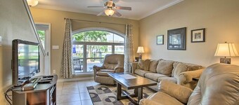Relaxing Beach Condo with a Pool