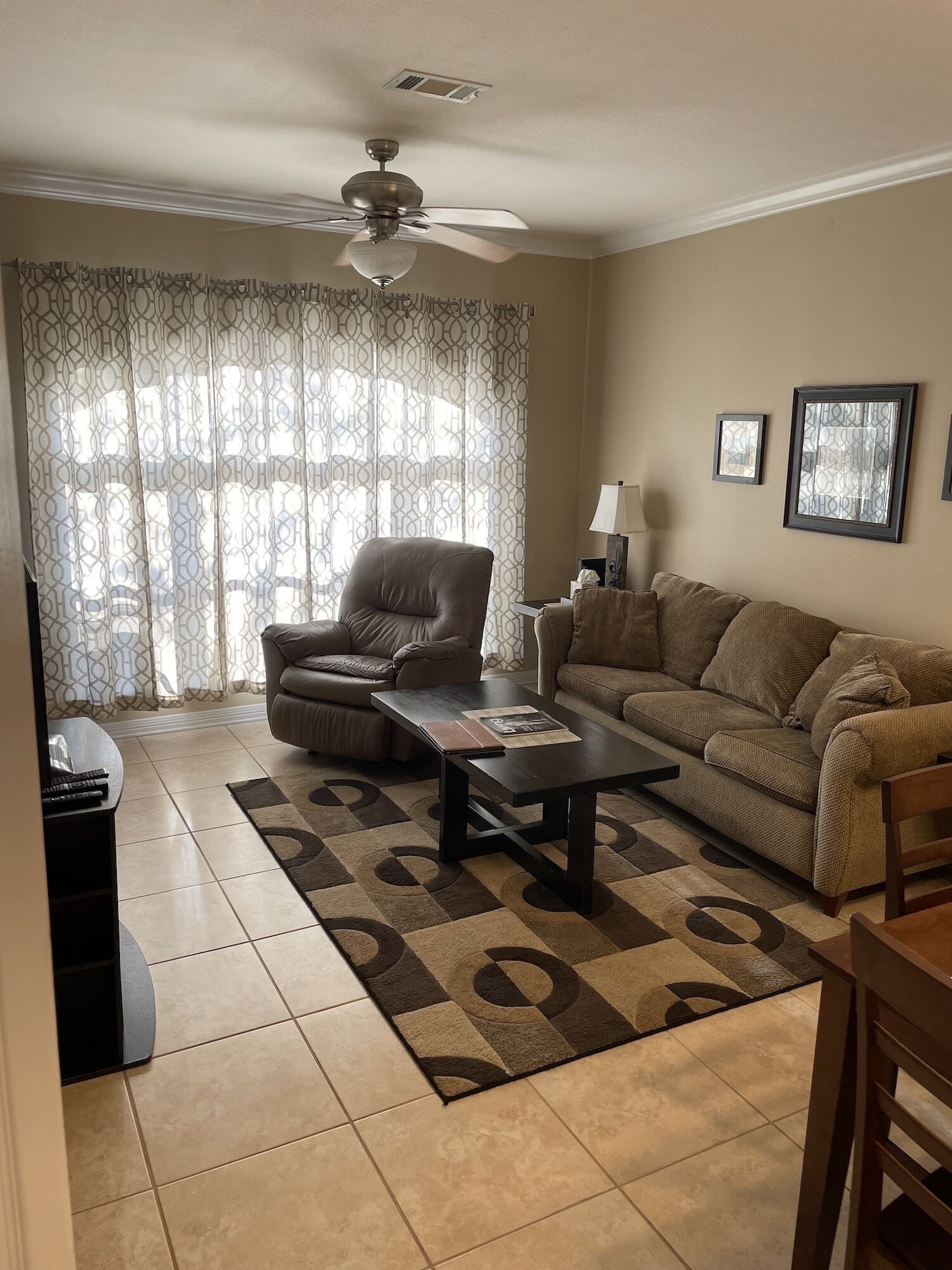 Relaxing Beach Condo with a Pool
