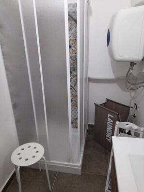 Shower, hair dryer, towels - Holiday Home "Villa Adriana" with Terrace & Wi-Fi (Pantelleria)