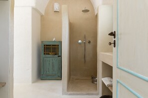 Shower, hair dryer, towels, soap - Relax Villa in Apulia with Private Pool (Ostuni)