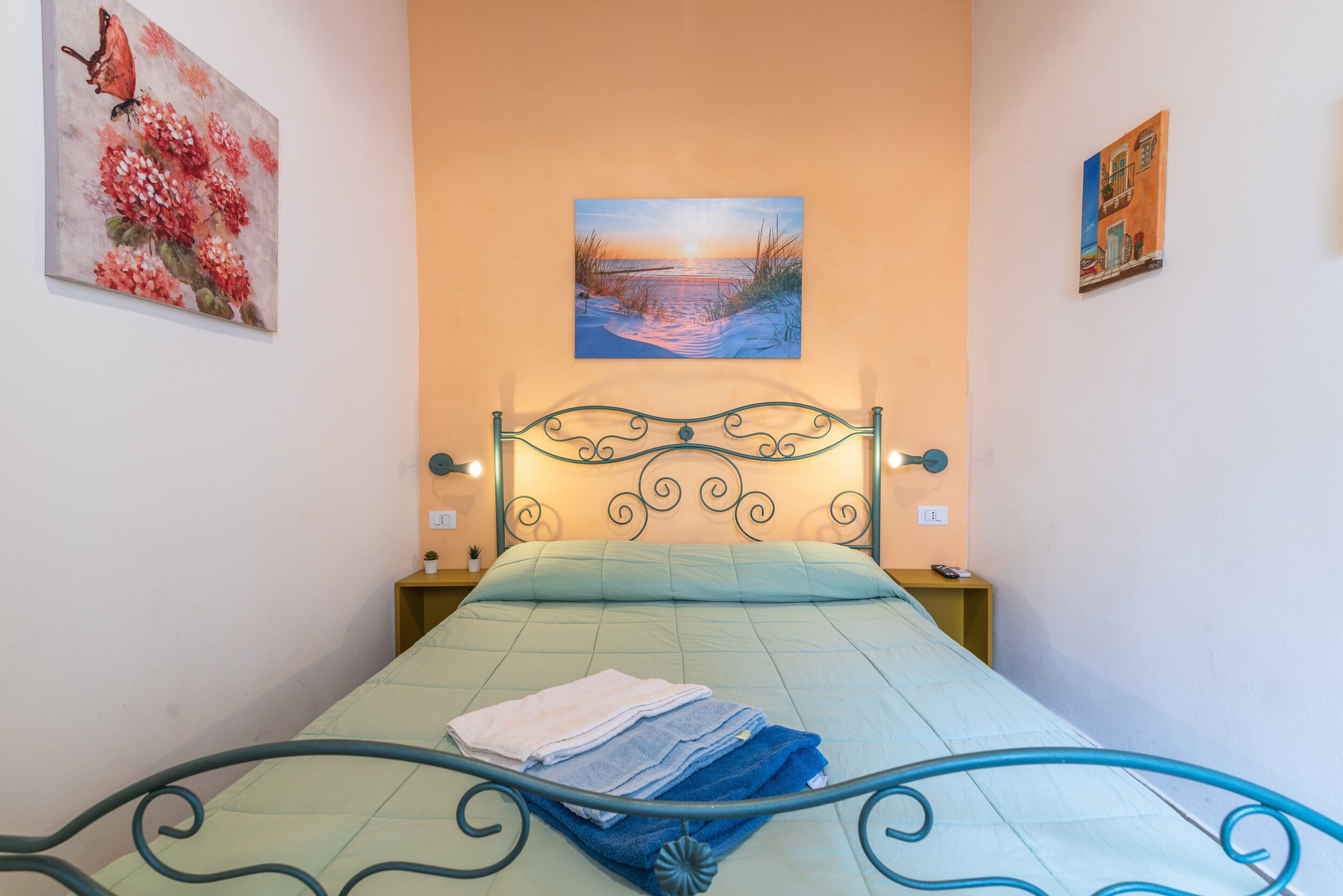 1 habitación, tabla de planchar con plancha, wifi gratis y ropa de cama 