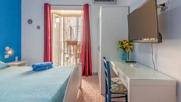 1 bedroom, iron/ironing board, WiFi (free), bed sheets