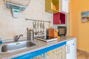 Cafeteira/chaleira, geladeira, fogão, cooktop