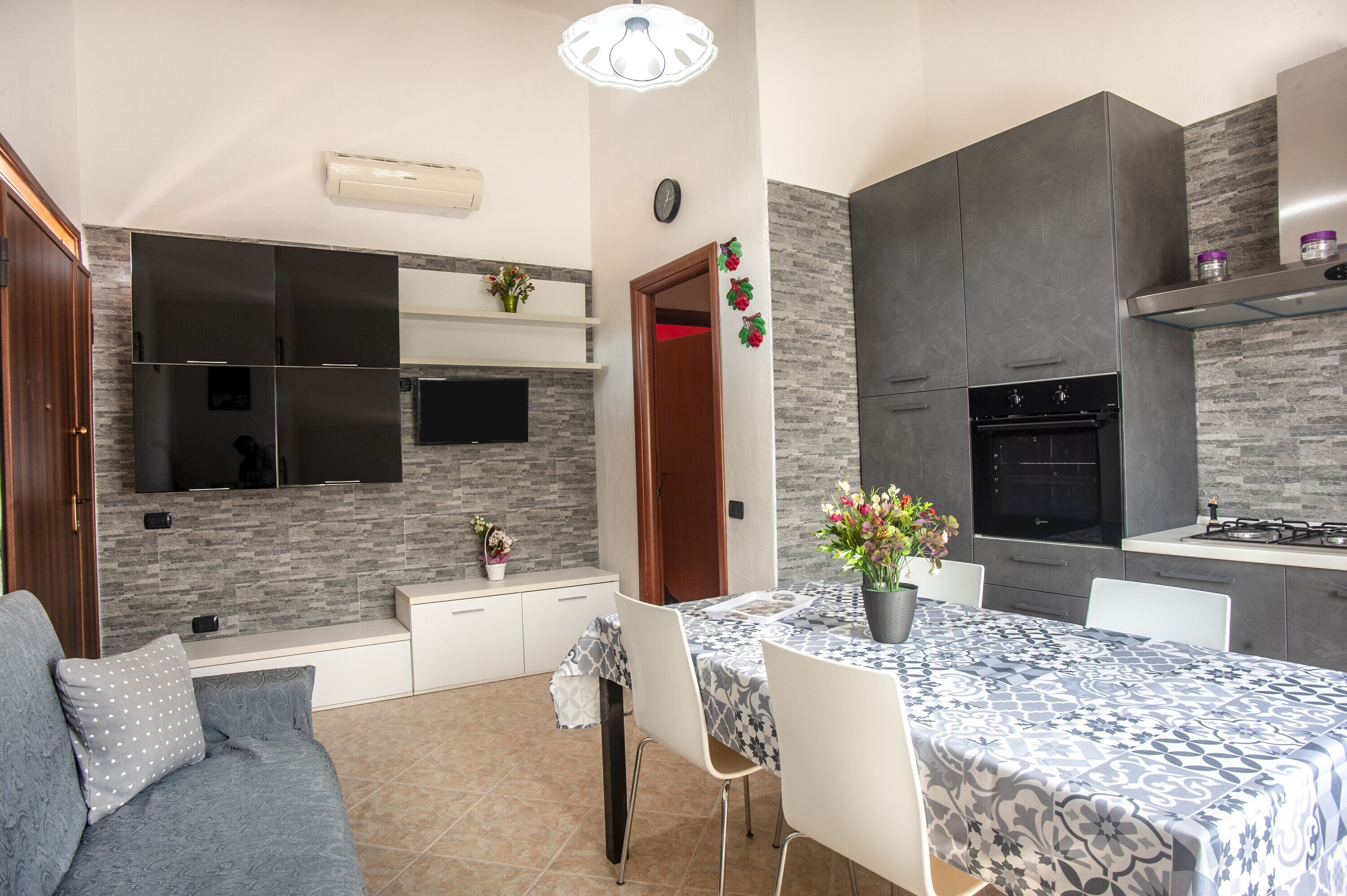 Apartment 'Erika' with Garden & Balcony