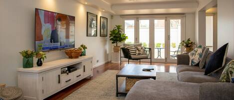 Rumah, 3 kamar tidur | Area keluarga | Televisi layar datar 60-inci dengan saluran TV kabel dan TV