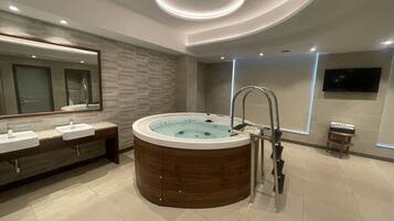 Indoor spa tub