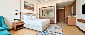 Hochwertige Bettwaren, Betten mit Memory-Foam-Matratzen, Zimmersafe