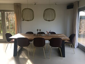 Dining - Beautiful villa with sauna, 10 min from the beach (Bentveld)
