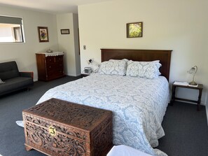 5 camere, una scrivania, ferro/asse da stiro, culla da viaggio