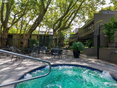 Newly renovated/furnished 2BR condo near PSU/OHSU