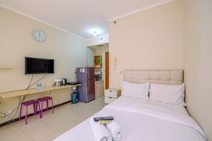 1 bedroom, free WiFi, bed sheets - Simply Look Studio Room At Maple Park Sunter Apartment (Jakarta)