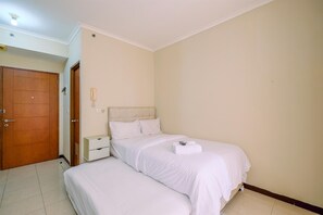 Room | 1 bedroom, free WiFi, bed sheets - Simply Look Studio Room At Maple Park Sunter Apartment (Jakarta)