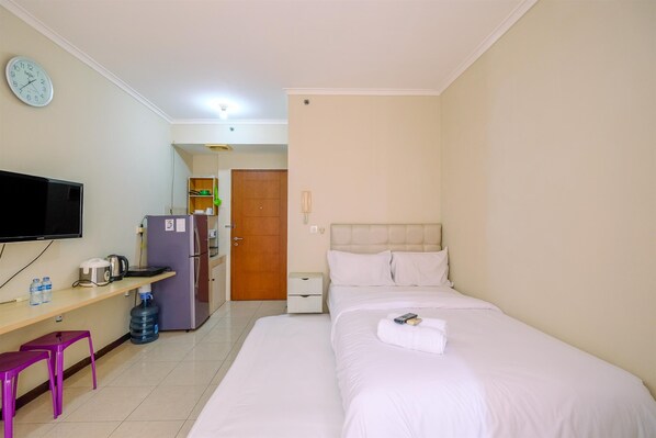 1 bedroom, free WiFi, bed sheets - Simply Look Studio Room At Maple Park Sunter Apartment (Jakarta)
