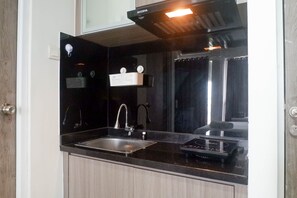 Room | Private kitchen | Fridge, stovetop, cookware/dishes/utensils