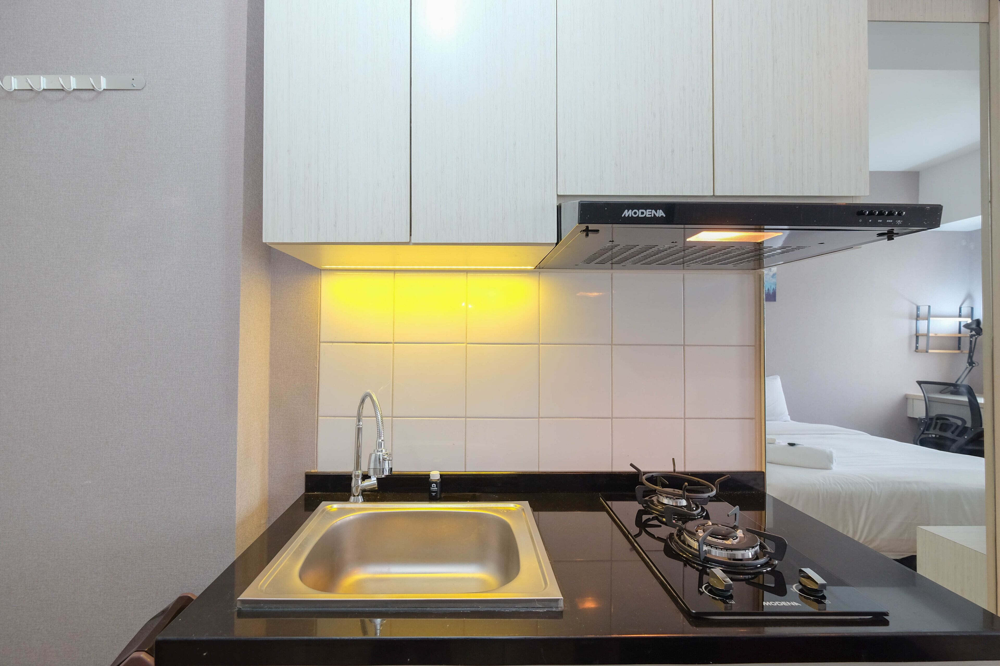 Room | Private kitchen | Fridge, stovetop, cookware/dishes/utensils