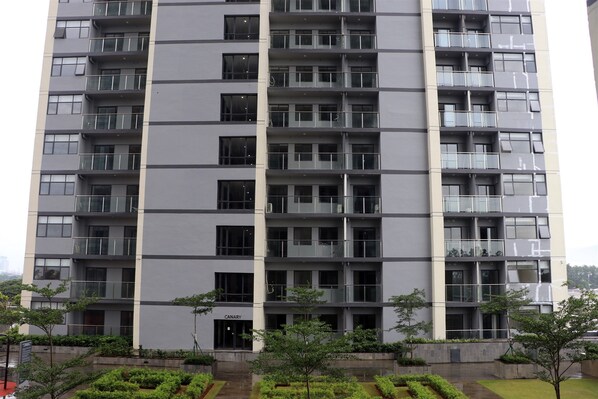 Exterior - Comfort And Minimalist 2Br At Daan Mogot City Apartment (Jakarta)