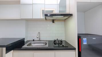 Camera | Cucina privata | Frigorifero, piano cottura, pentole/stoviglie/utensili